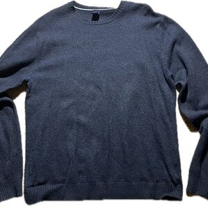 Men’s GAP sweater